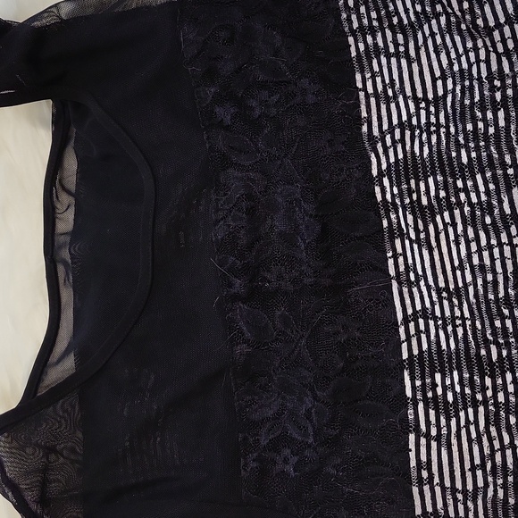 Laura long sheer sleeves - Picture 10 of 10